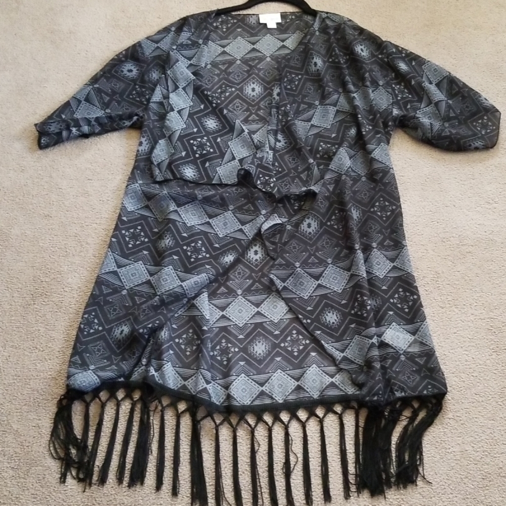 Lularoe Monroe Kimono